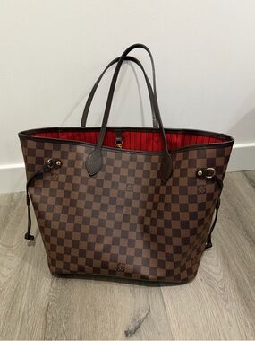 Louis Vuitton neverfull mm purse